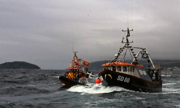 1st January 2013 - Looe RNLI - famous Looe New Years dip - East Looe beach - &copy; Ian Foster / fozimage