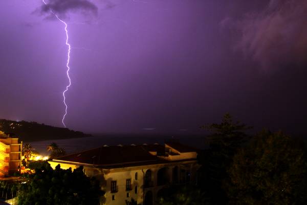 Forked lightning over Sorrento - © Ian Foster / fozimage Forked lightning over Sorrento - © Ian Foster / fozimage